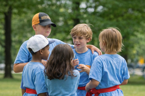 Enfants à besoins particuliers dans les camps de jour : une action urgente et concertée